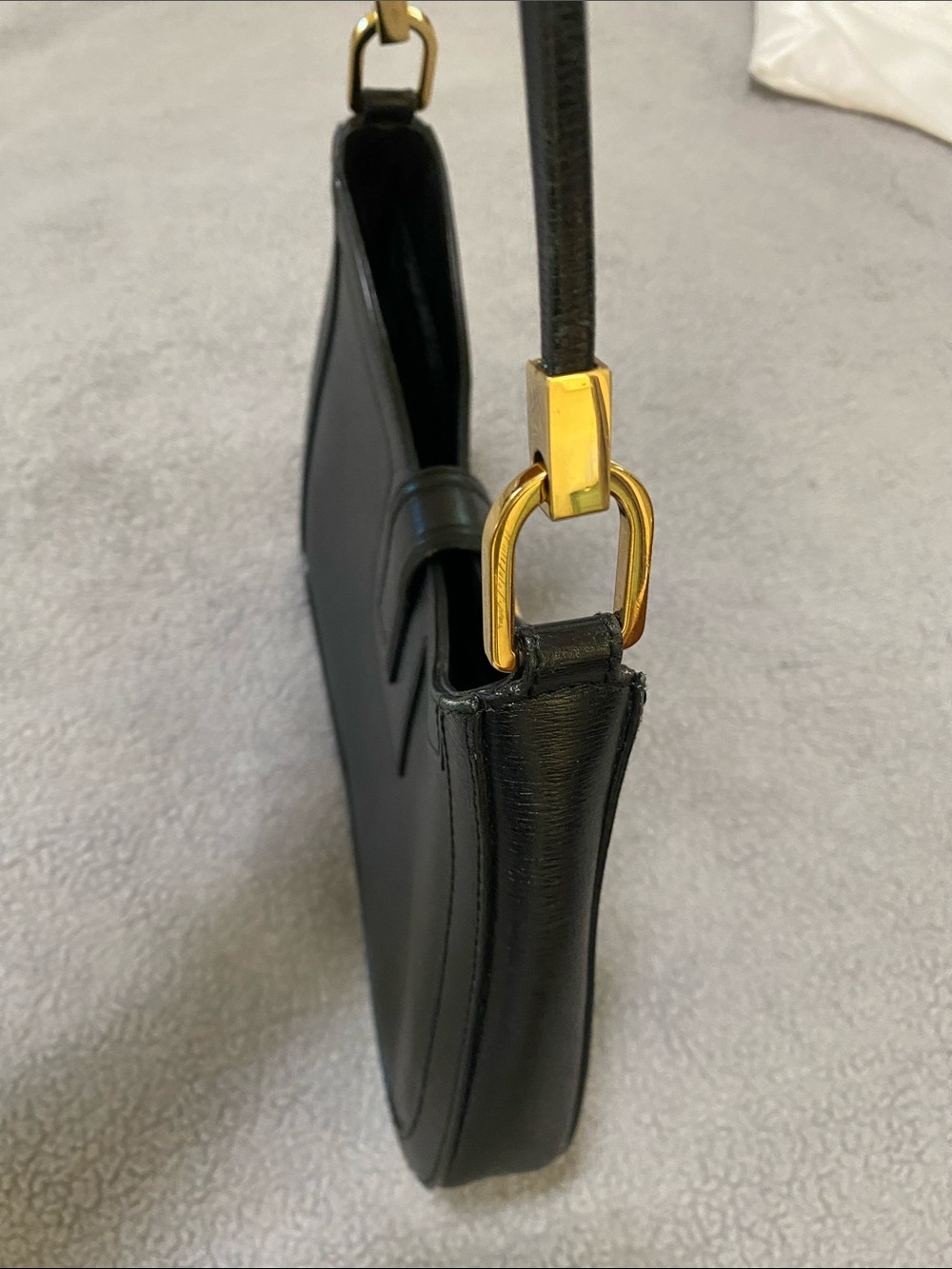 Gucci Black Leather Shoulder Bag with Gold G Buckle - Picture 10 of 15